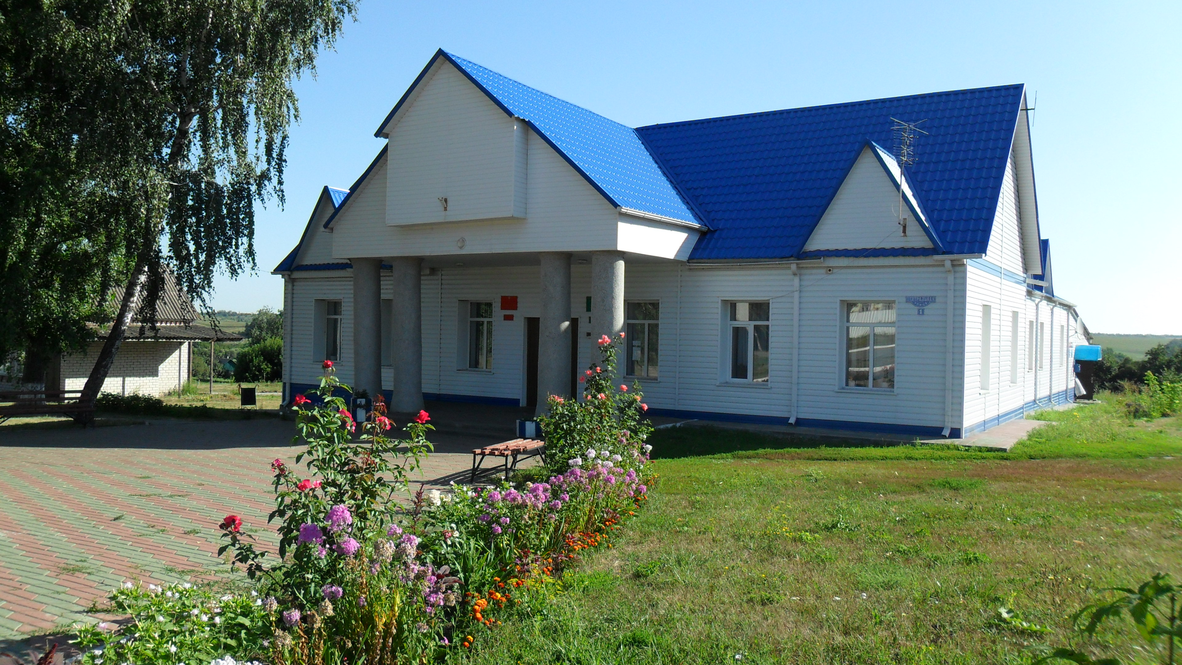 Графовский сельский дом культуры. Адрес — Белгородская обл., Краснояружский  р-н, с. Графовка, ул. Центральная, д. 1. Фото, режим работы, афиша и  события. Культурный регион