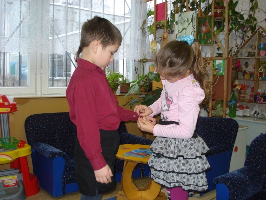 Разговор в младшей группе. Этикет в детском саду. Этикет в садике. Ребенок дошкольник этикет. Культурное поведение дошкольников.