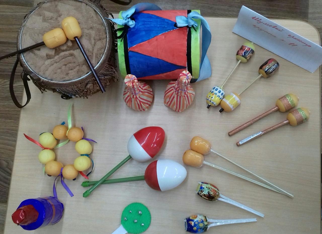 Самодельные музыкальные. Шумовые инструменты в детском саду. Музыкальные инструменты своими руками. Инструменты детского шумового оркестра.