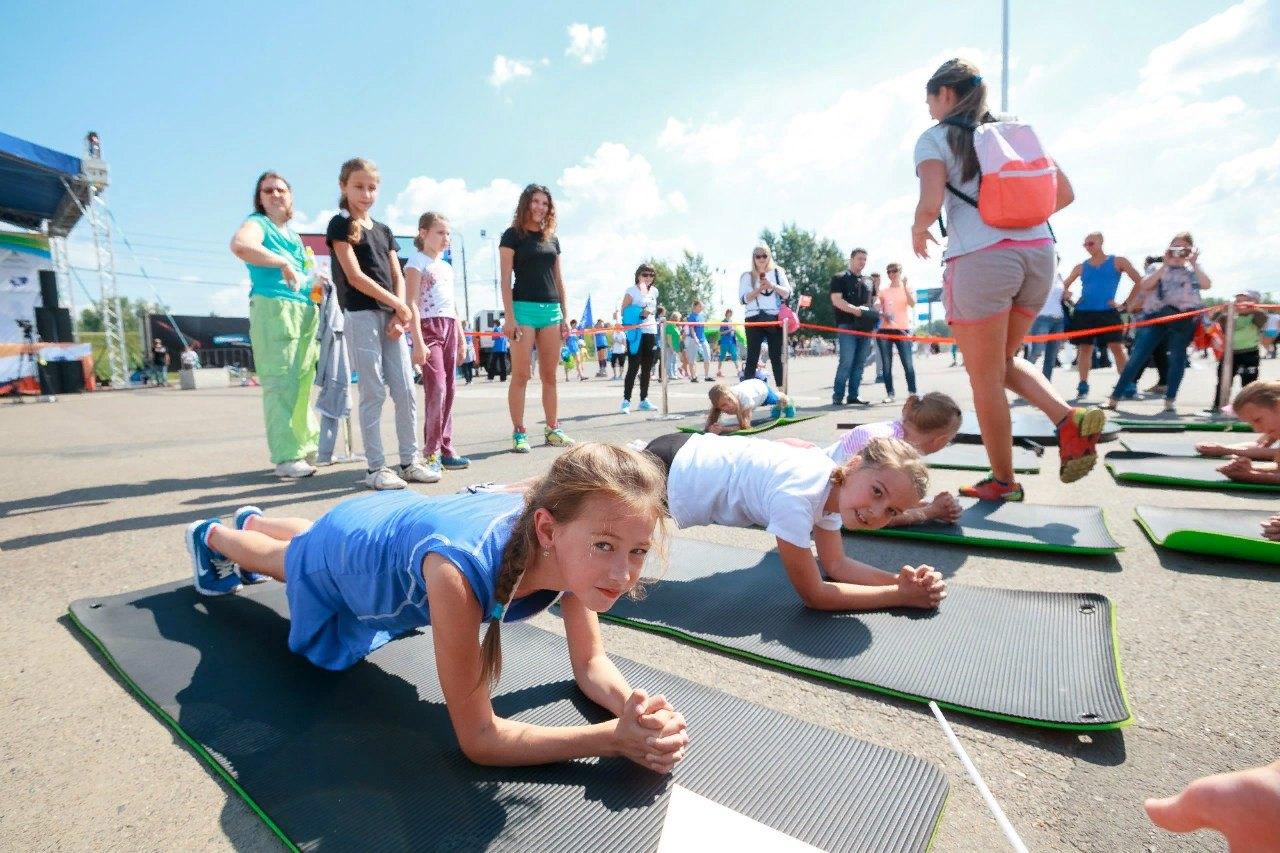 Спорт мероприятия. Спортивный праздник. Массовый спортивный праздник. День спорта. Спортивные развлечения.