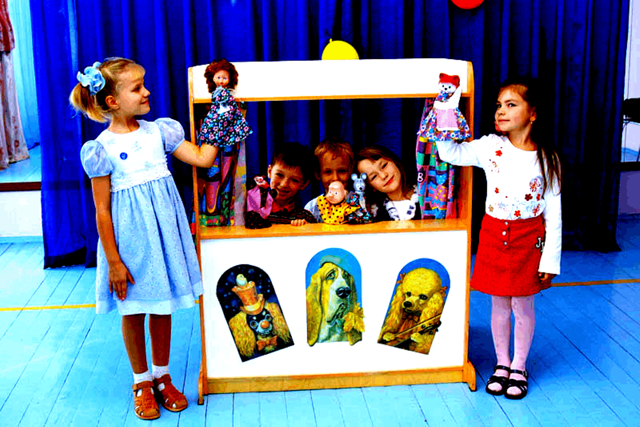 Игровая театрализованная программа для детей. Театр кукол в детском саду. Дети изготавливают кукол для театра. Приемы кукловождения в детском саду. Кукольный театр дети репетируют.