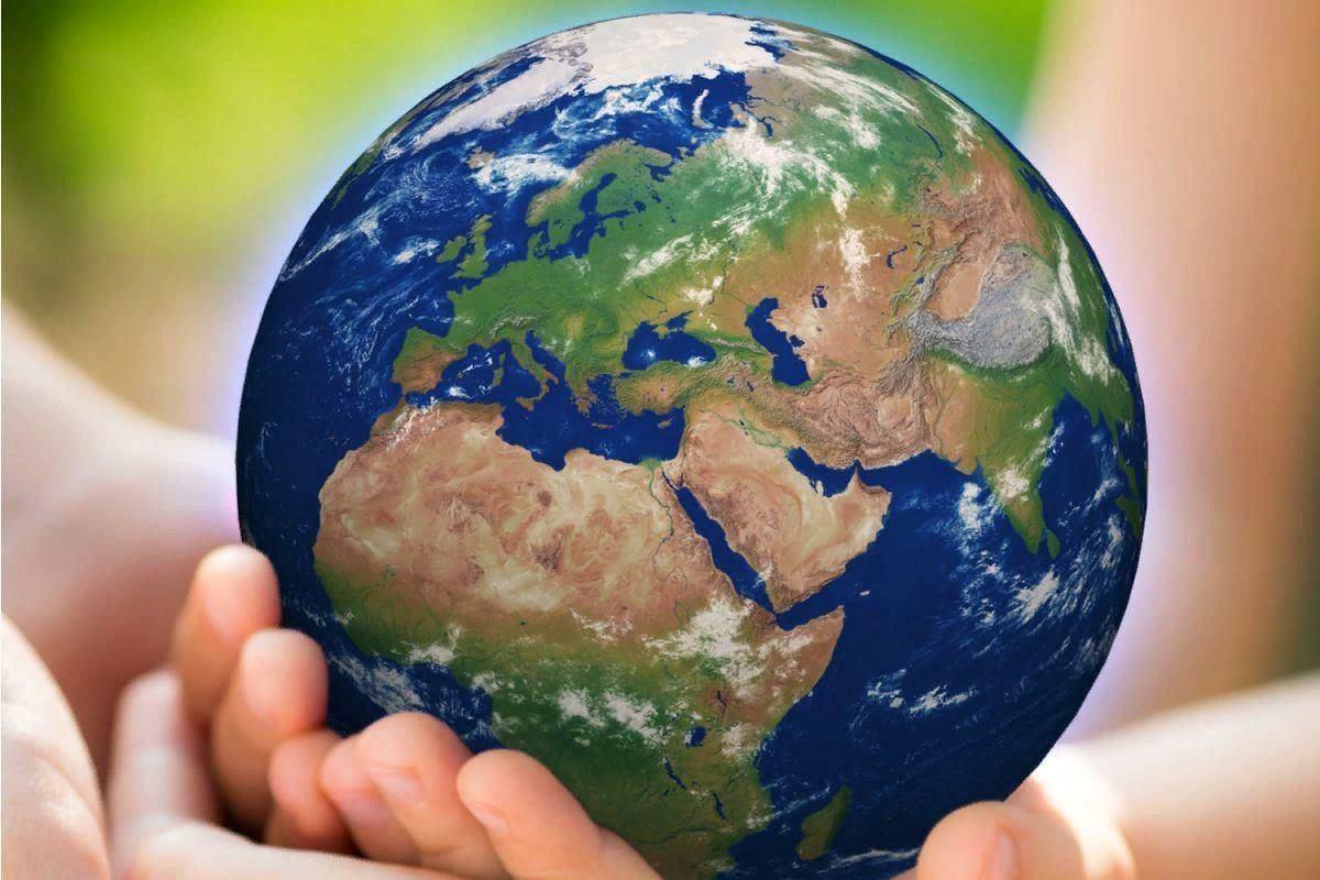Тематическая планета земля. Земной шар. Планета земля для детей. Мир на планете земля. Планета земля в руках.