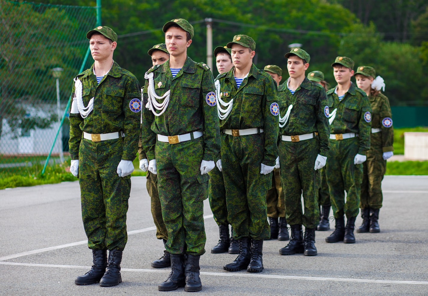 Ввести в строй. Колонна строевая. Строй солдат. Колонна военнослужащих. Солдаты в строю.