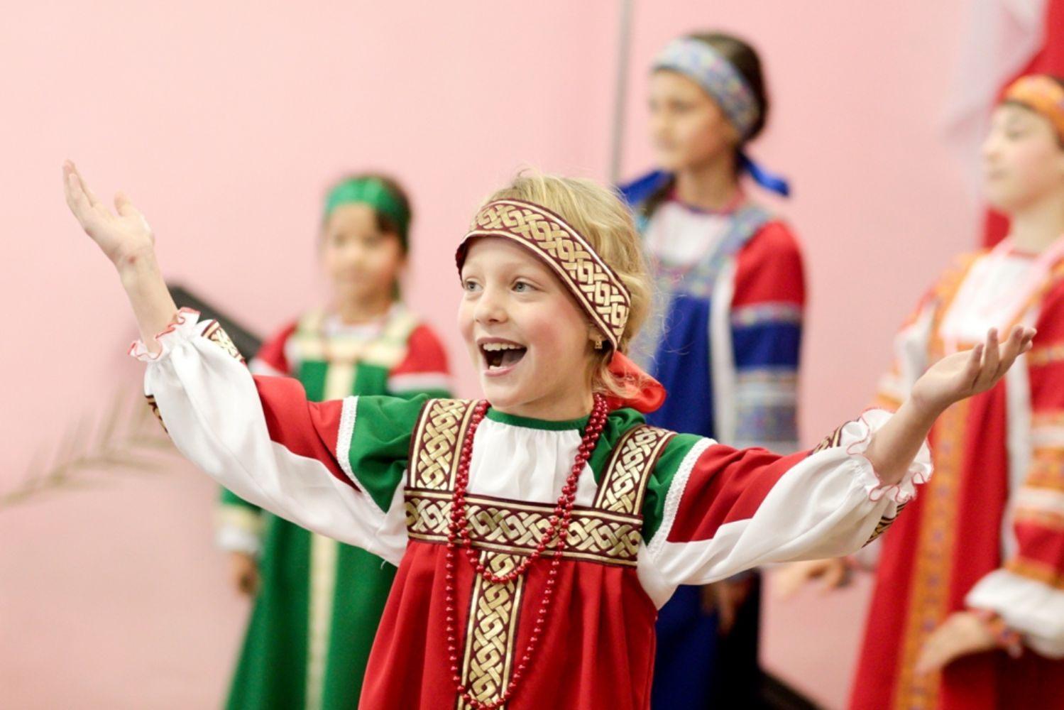Русское вокальное. Фольклор для детей. Русский костюм для детей. Дети в народных костюмах. Русские народные костюмы для детей.