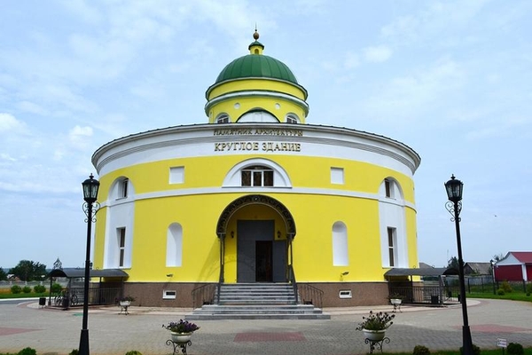 Круглое здание в Головчино