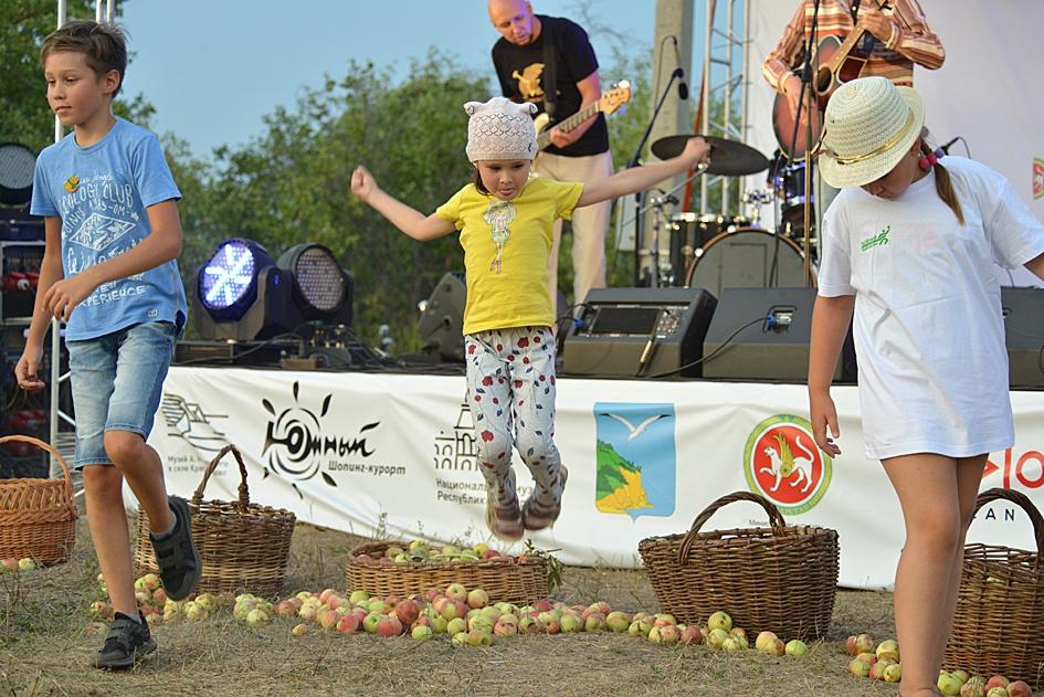 Яблочный спас 2022 число. Праздник яблок. Яблочный фестиваль. Необычные мероприятия для детей. Яблочный спас фестиваль.
