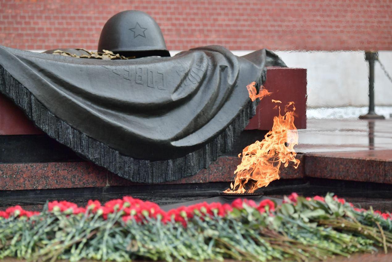 Памятный момент. День памяти неизвестного солдата 3 декабря. Могила неизвестного солдата Москва. Вечный огонь неизвестному солдату. Память о неизвестном солдате.