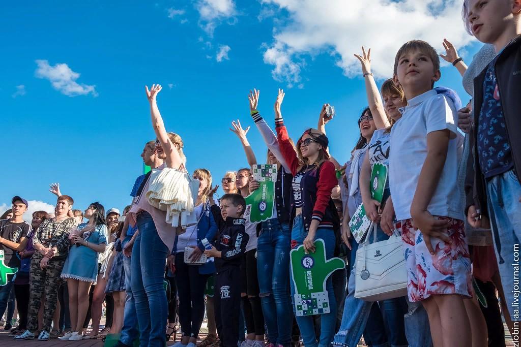 Российская молодежь. С днем молодежи. Празднование дня молодежи. С праздником молодежи. С праздником день молодежи.