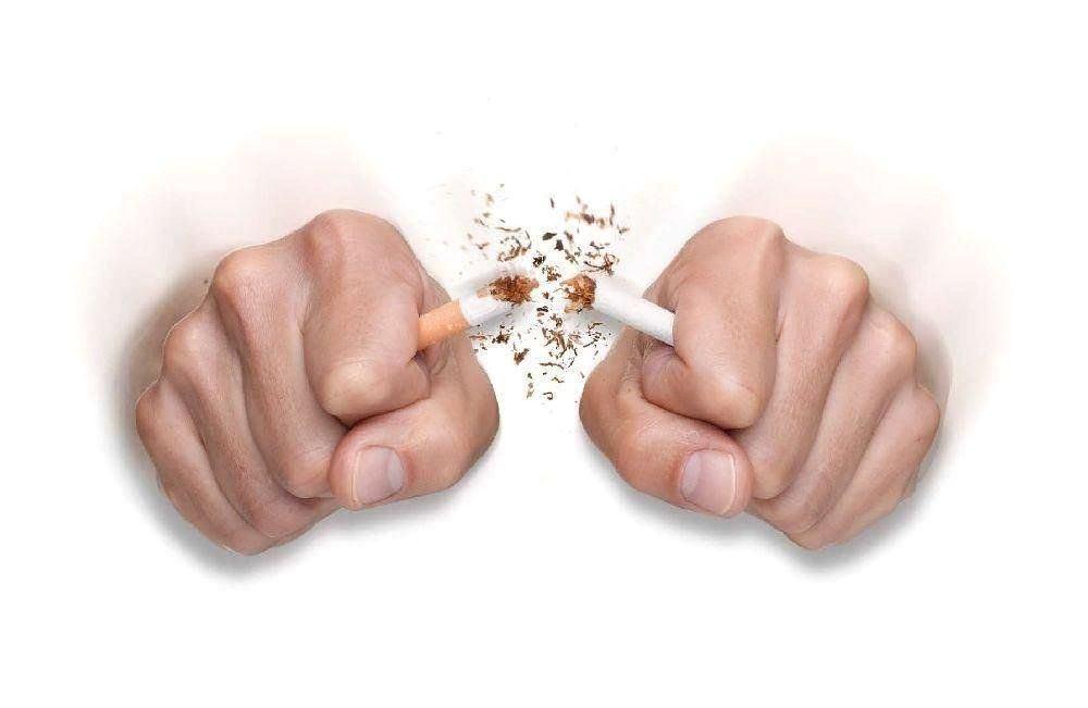 Бросить метку. Табакокурение на белом фоне. Отказ от курения без фона. Против курения.