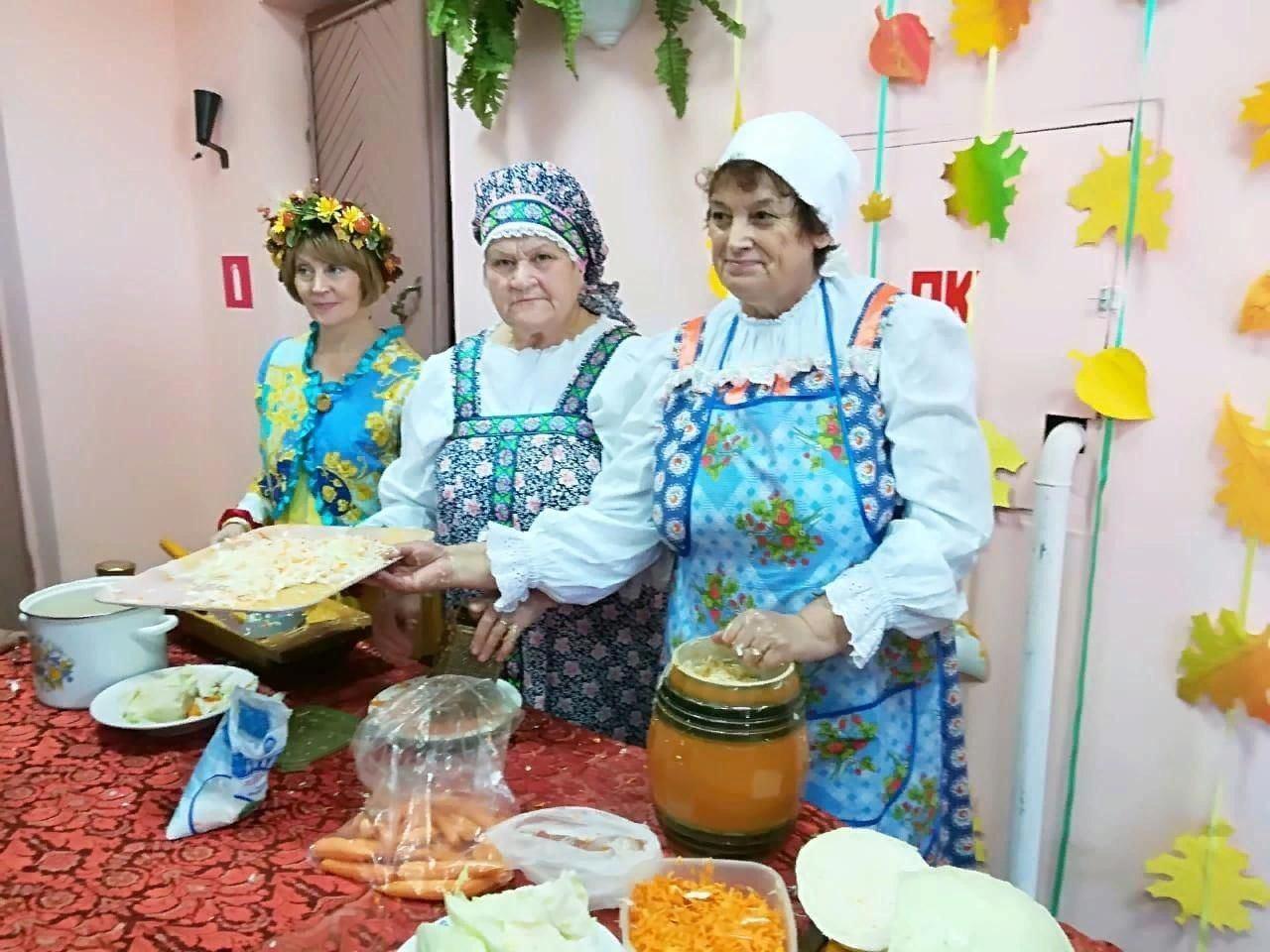 Конкурс ведущих сценарий. Сергей капустник праздник. Праздник Сергей капустник на Руси. Посиделки капустник. Капустные вечерки.