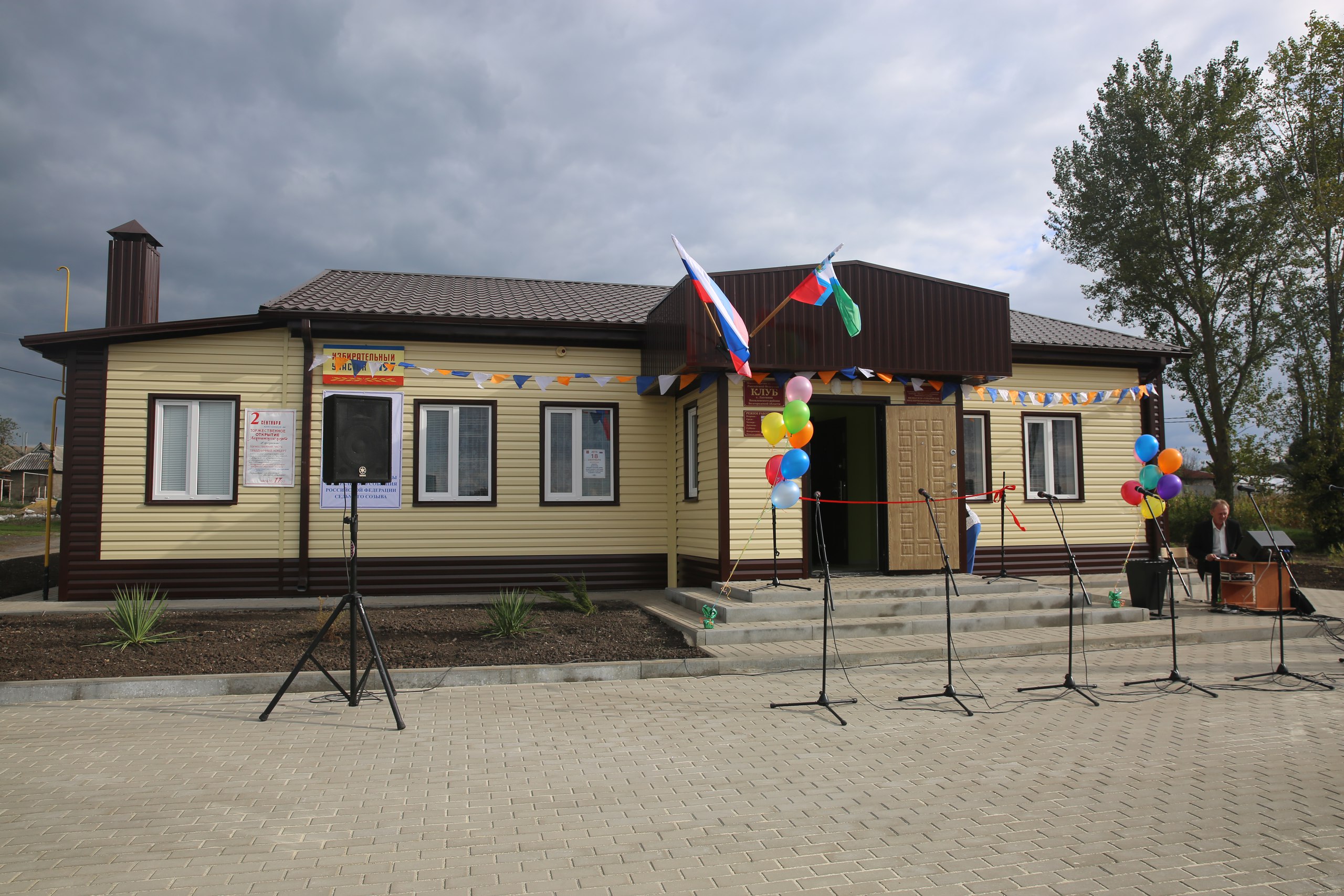 Лахтинский сельский клуб. Адрес — Белгородская обл., Яковлевский р-н, п.  Томаровка, ул. Малиновского, д. 35. Фото, режим работы, афиша и события.  Культурный регион