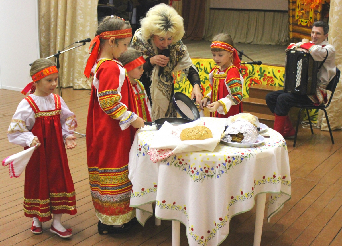 Сценарий народной культуры. Фольклорные посиделки. Фольклорный праздник посиделки. Фольклорный праздник Деревенские посиделки. Фольклорный праздник осенние посиделки.