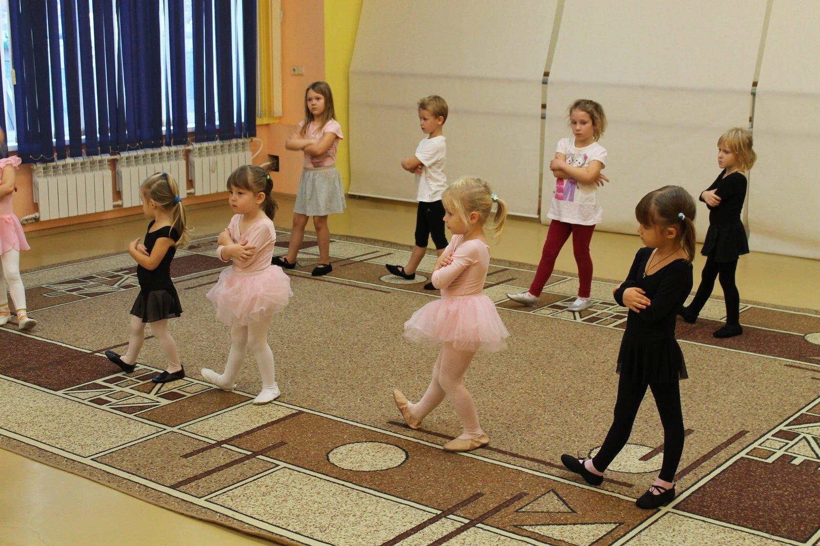 Музыка для танцевальной игры. Занятия в садике. Занятия по ритмике. Ритмика для детей в детском саду. Занятия по ритмике в детском саду.