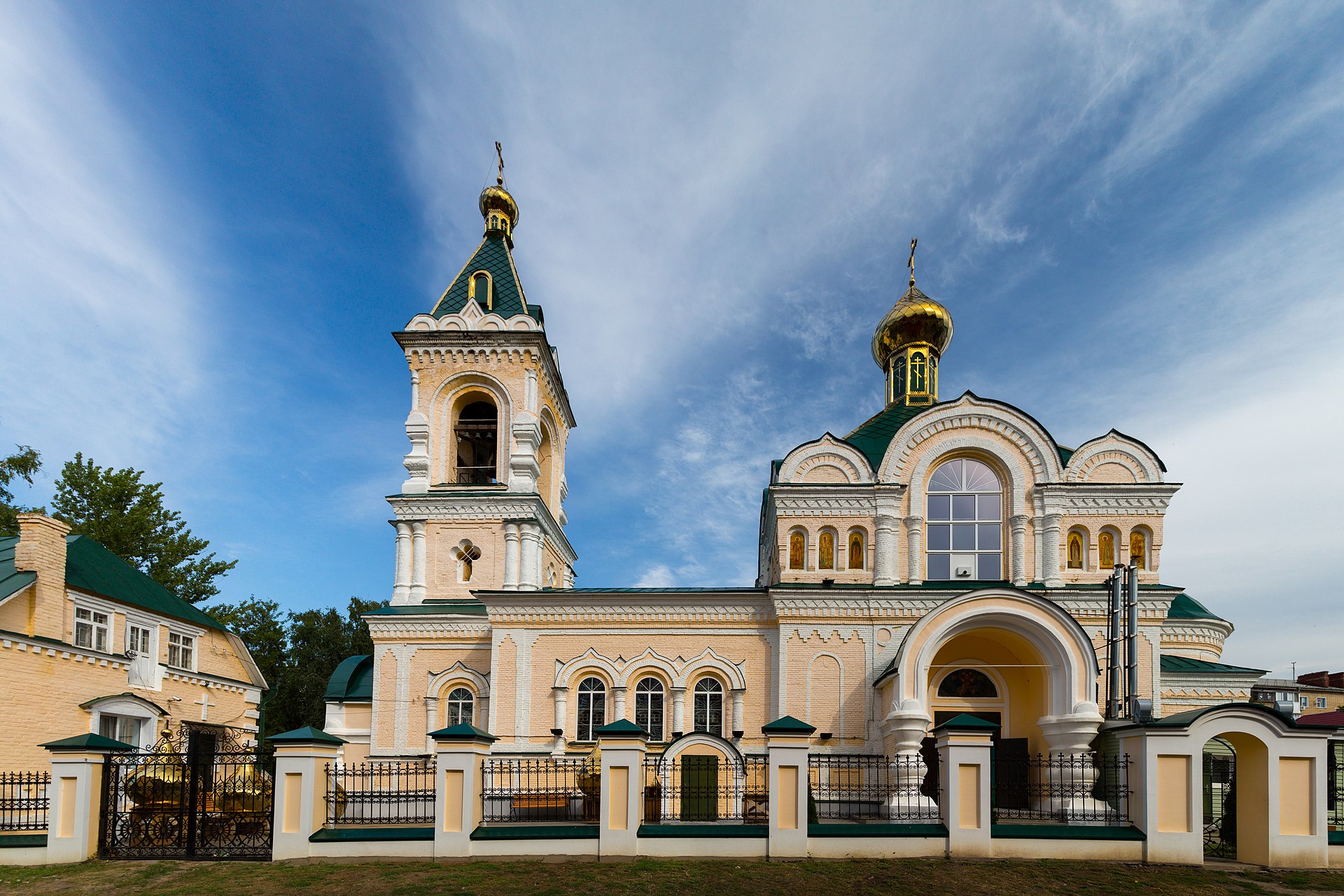 Храм Святителя Николая Чудотворца (Никольский храм). Адрес — Белгородская  обл., Валуйский р-н, г. Валуйки, Красная пл., д. 7. Фото, режим работы,  афиша и события. Культурный регион