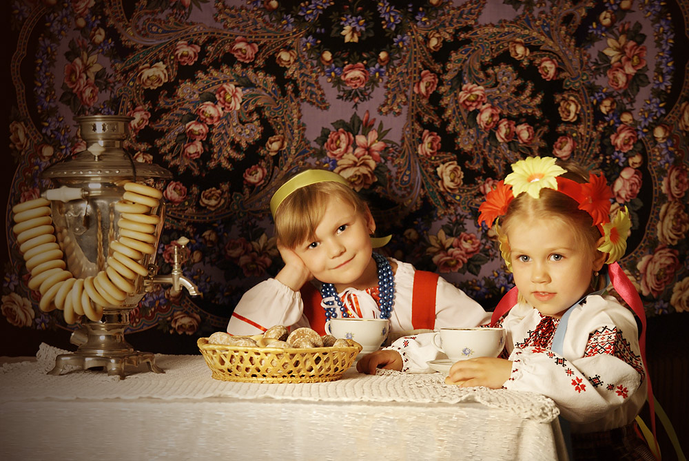 Семейные традиции чаепитие. Посиделки у самовара. Русское чаепитие. Фотосессия в русском народном стиле. Русское народное чаепитие.