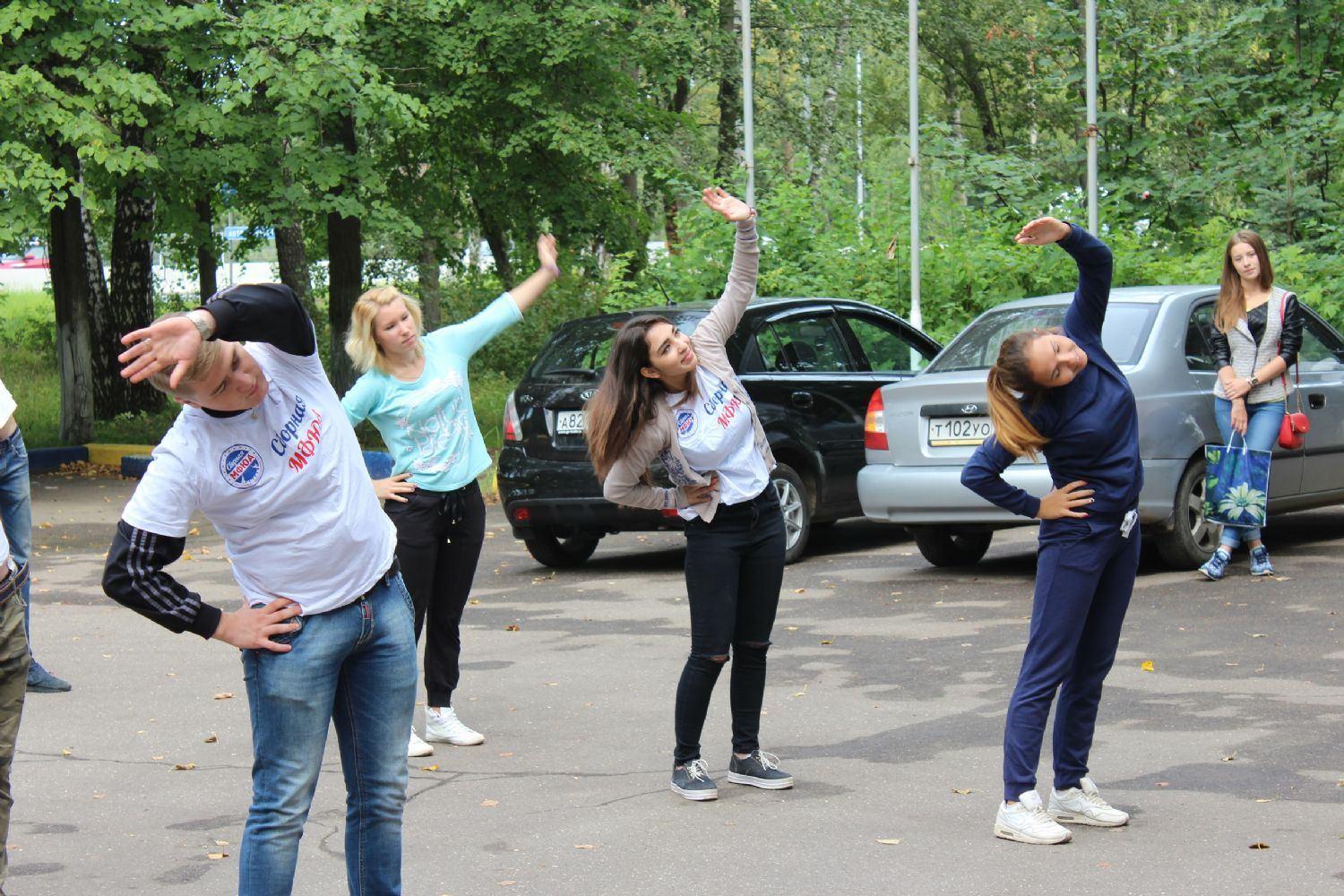 Сотрудники ru. Зарядка для протестующих.