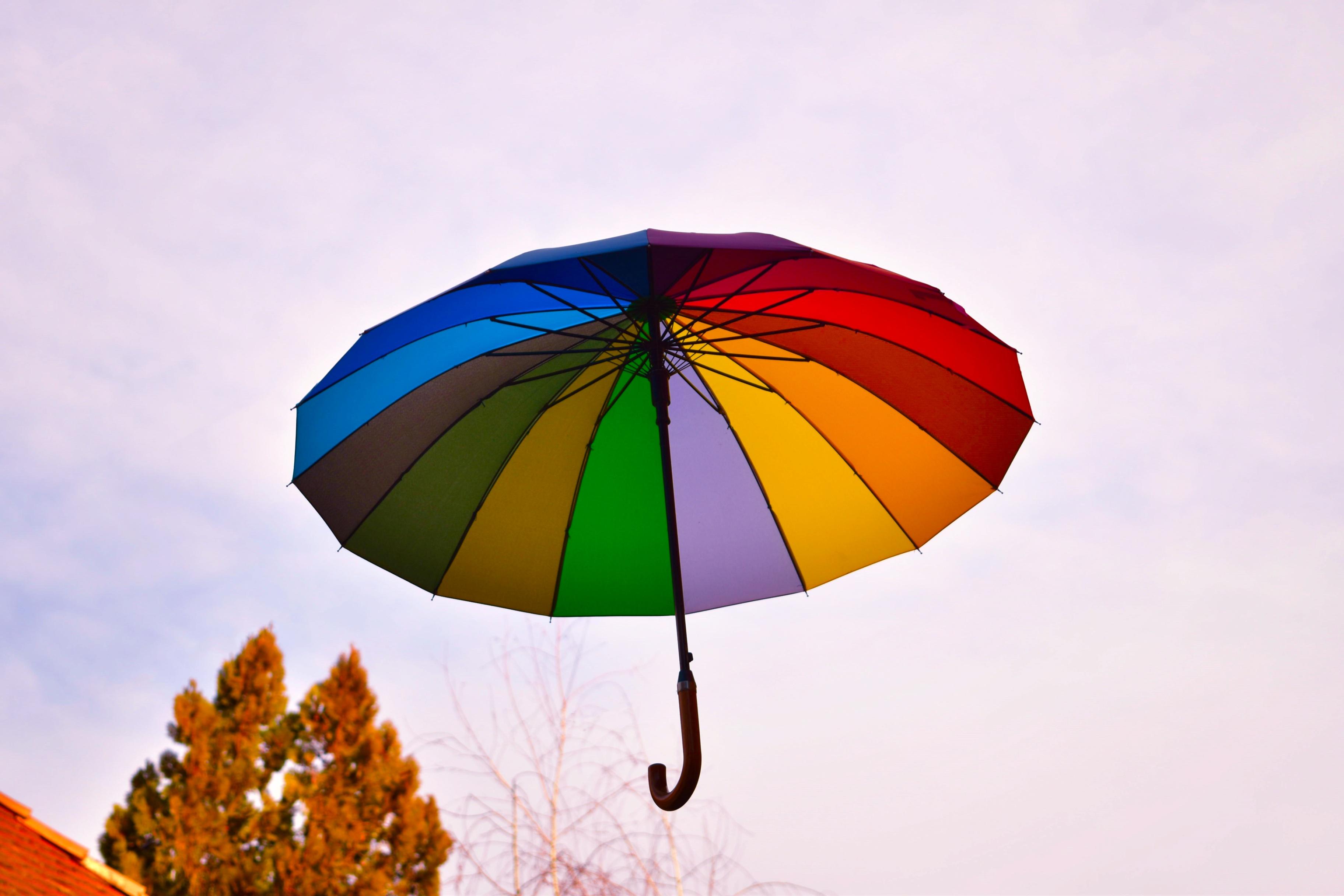Зонтик добра. Разноцветные зонтики. Разноцветный зонт. Под зонтом. Зонт добрее.