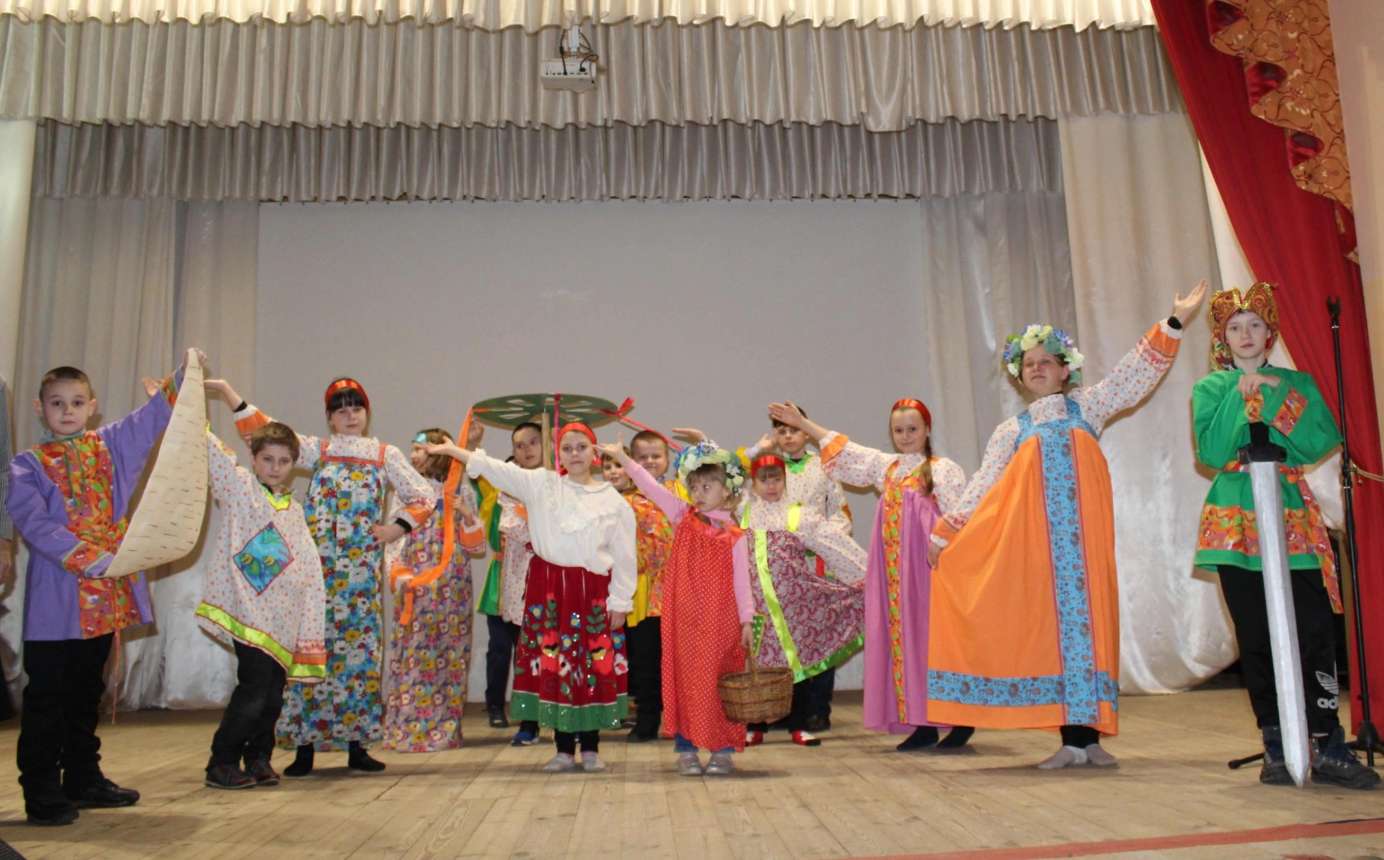 Представление праздник. Фольклорный фестиваль. Фольклорный праздник. Апрельские праздники. Праздники в апреле 2022.