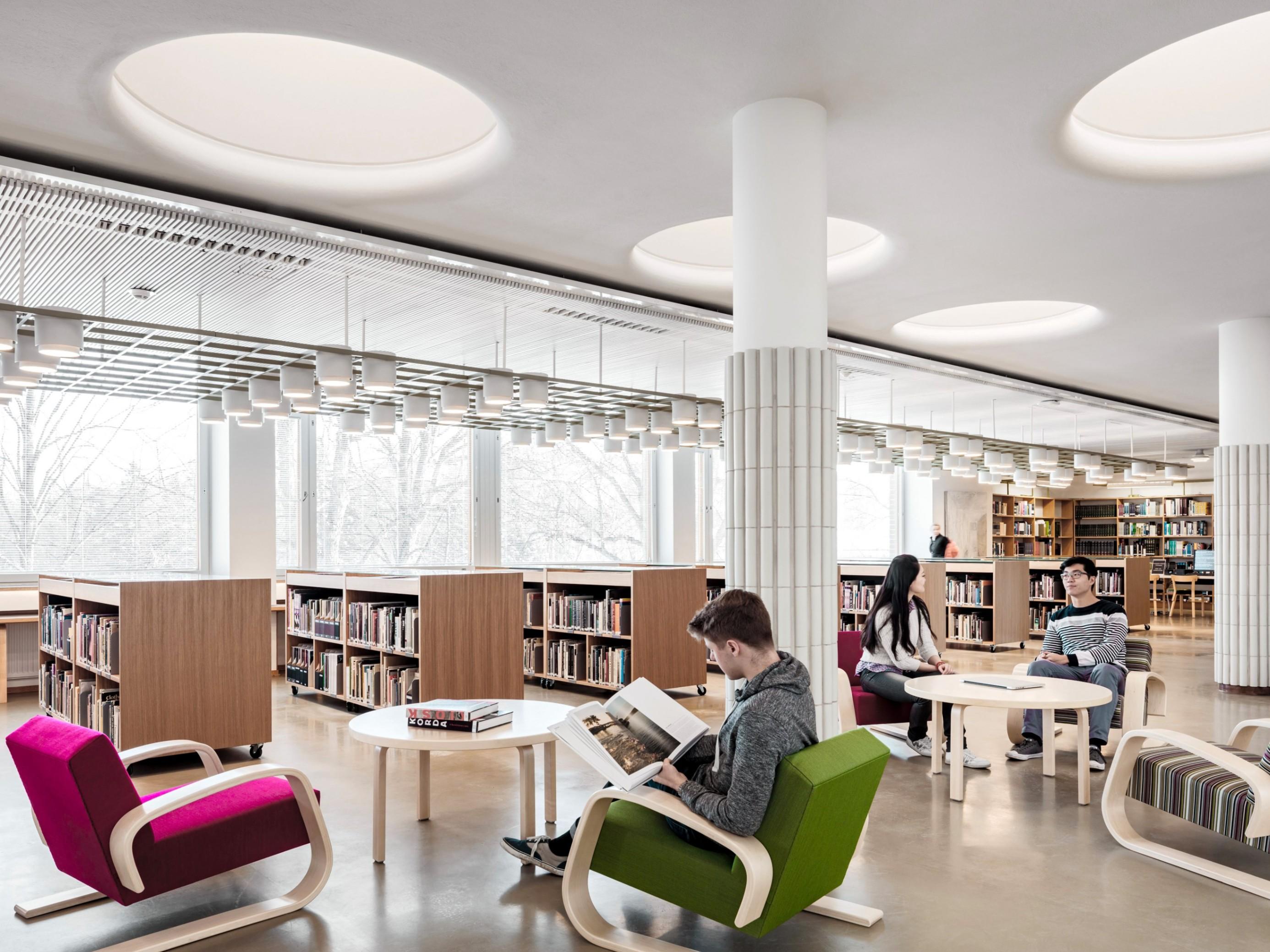 Электронный зал библиотеки. Университет Аалто Финляндия. Библиотека Аалто Финляндия. Библиотека Аалто интерьер. Университет Аалто интерьеры.