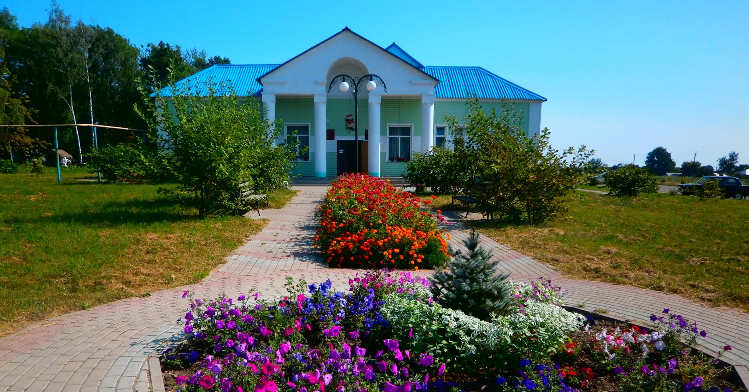 Заяченский сельский дом культуры. Адрес — Белгородская обл., Корочанский  р-н, с. Заячье, ул. Выгон, д. 56. Фото, режим работы, афиша и события.  Культурный регион