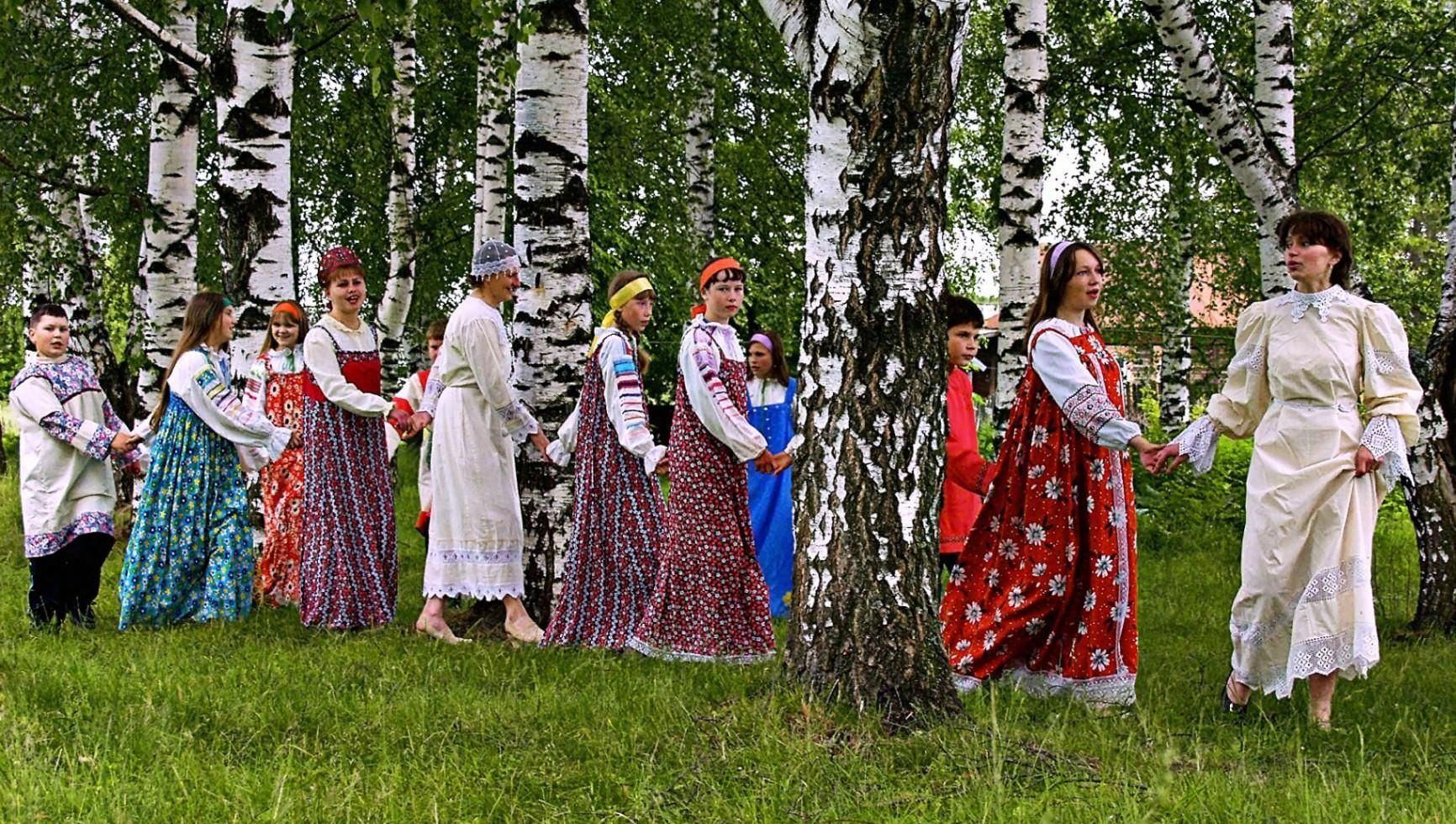 Культурная природа. Хоровод вокруг березы. Народный праздник Троица. Русские народные праздники Троица. Хоровод на Троицу.