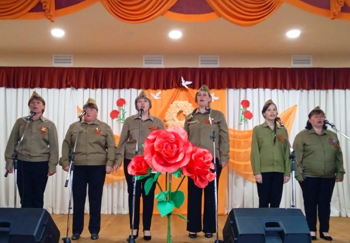 День победы яркий праздник современные детские песни. Цветущий и поющий яркий май. Тот Цветущий и поющий яркий май. Описание концерта 9 мая в сельском клубе. Под ярким салютом Великой Победы картинки.