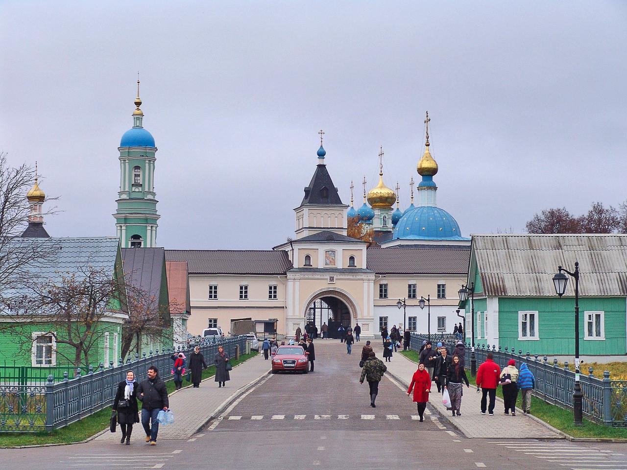 Оптина пустынь стрелок. Козельск монастырь Оптина пустынь. Свято-Введенская Оптина пустынь мужской монастырь. Калуга монастырь Оптима пустынь. Оптина пустынь Козельск.