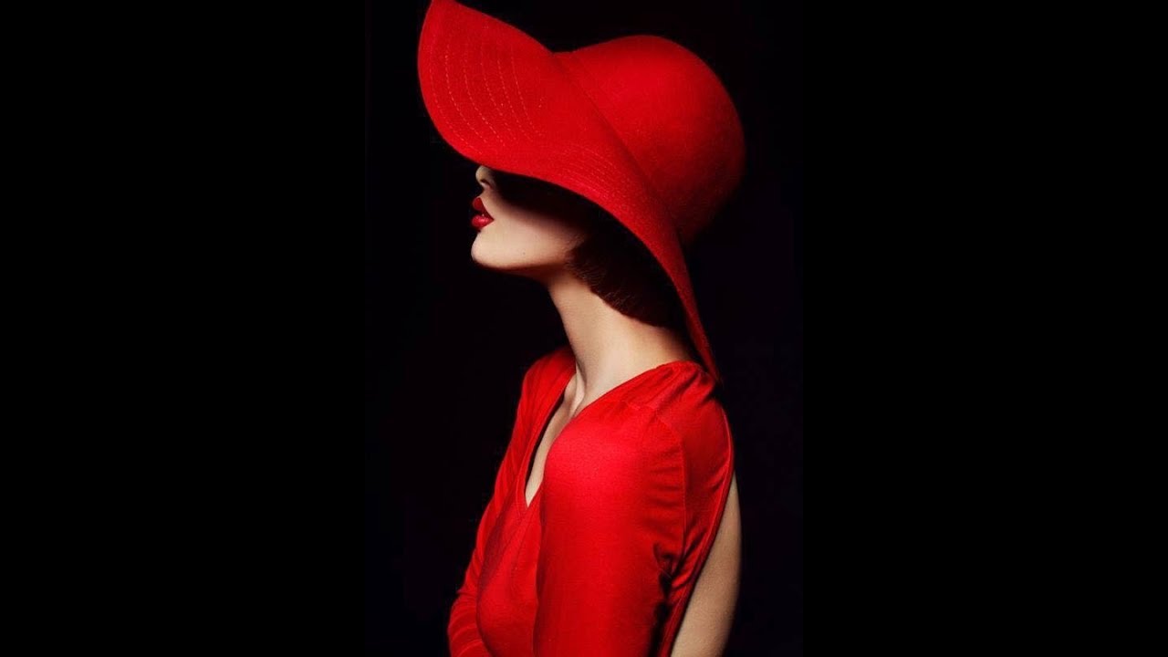 Слушать леди в красном. Женщина в красной шляпе. Девушка в Красном платье и шляпе. Девушка в шляпе с красной помадой. Девочка в красной шляпке.