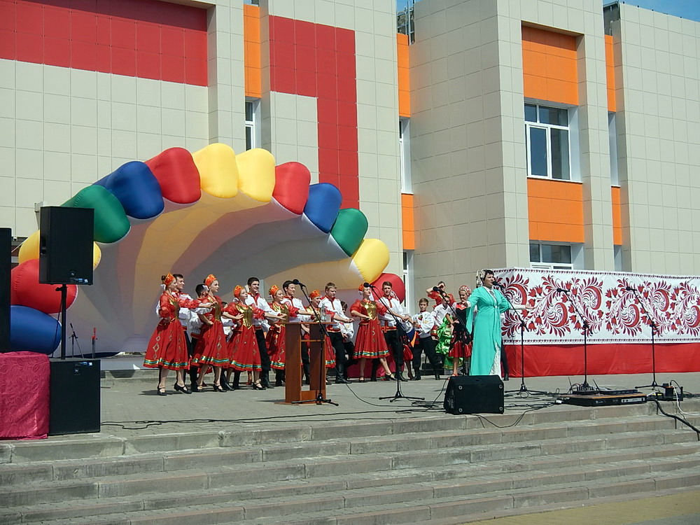 Погода ровеньки белгородская область. Ровеньки Ровеньского района Белгородской области. Посёлок Ровеньки Ровеньский район Белгородской области детский дом. Герб поселка Ровеньки Белгородской. День района п Ровеньки Белгородской области.