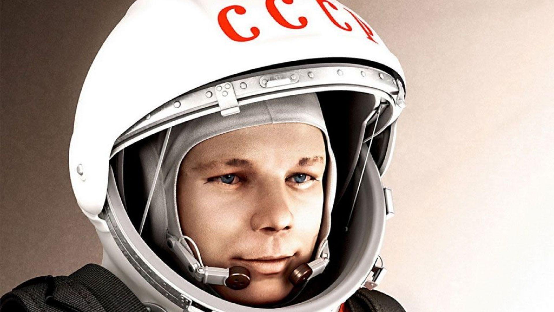 Гагарин первый в космосе видео. Гагарин космонавт.